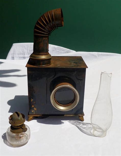 Vintage Magic Lantern Lamps: An Artistic Window to the Past